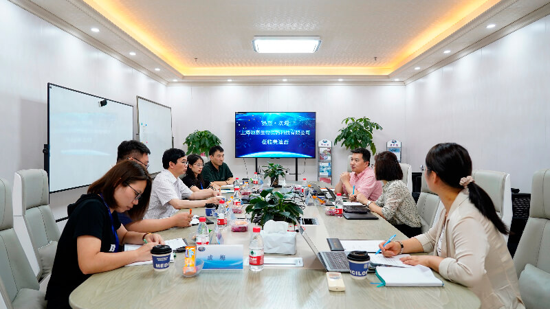 DMPK团队再获客户赞誉，领泰生物CEO冯焱博士亲临南宫28授奖.jpg